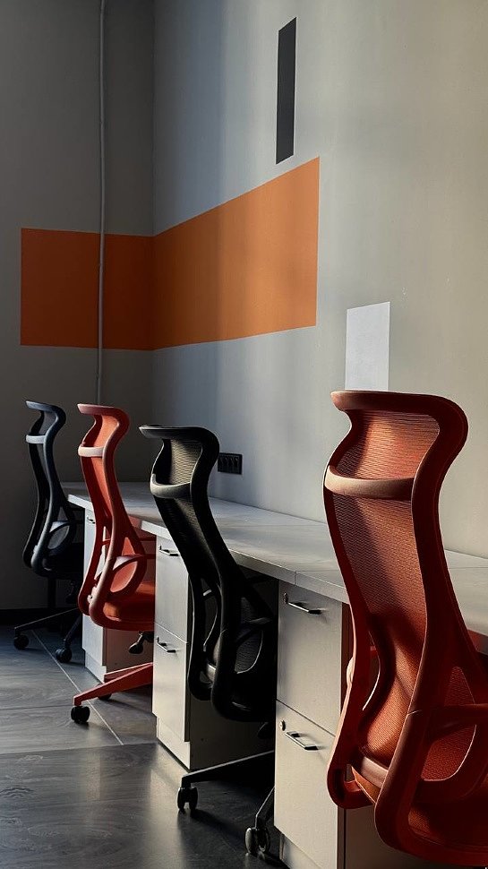 Кресла приехали! Как выбор стульев задаёт тон всему пространству коворкинга